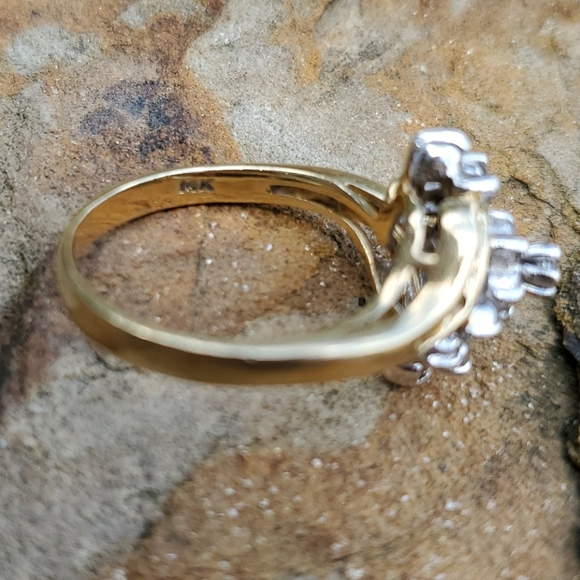 14k Gold and diamond ring - Picture 4 of 8